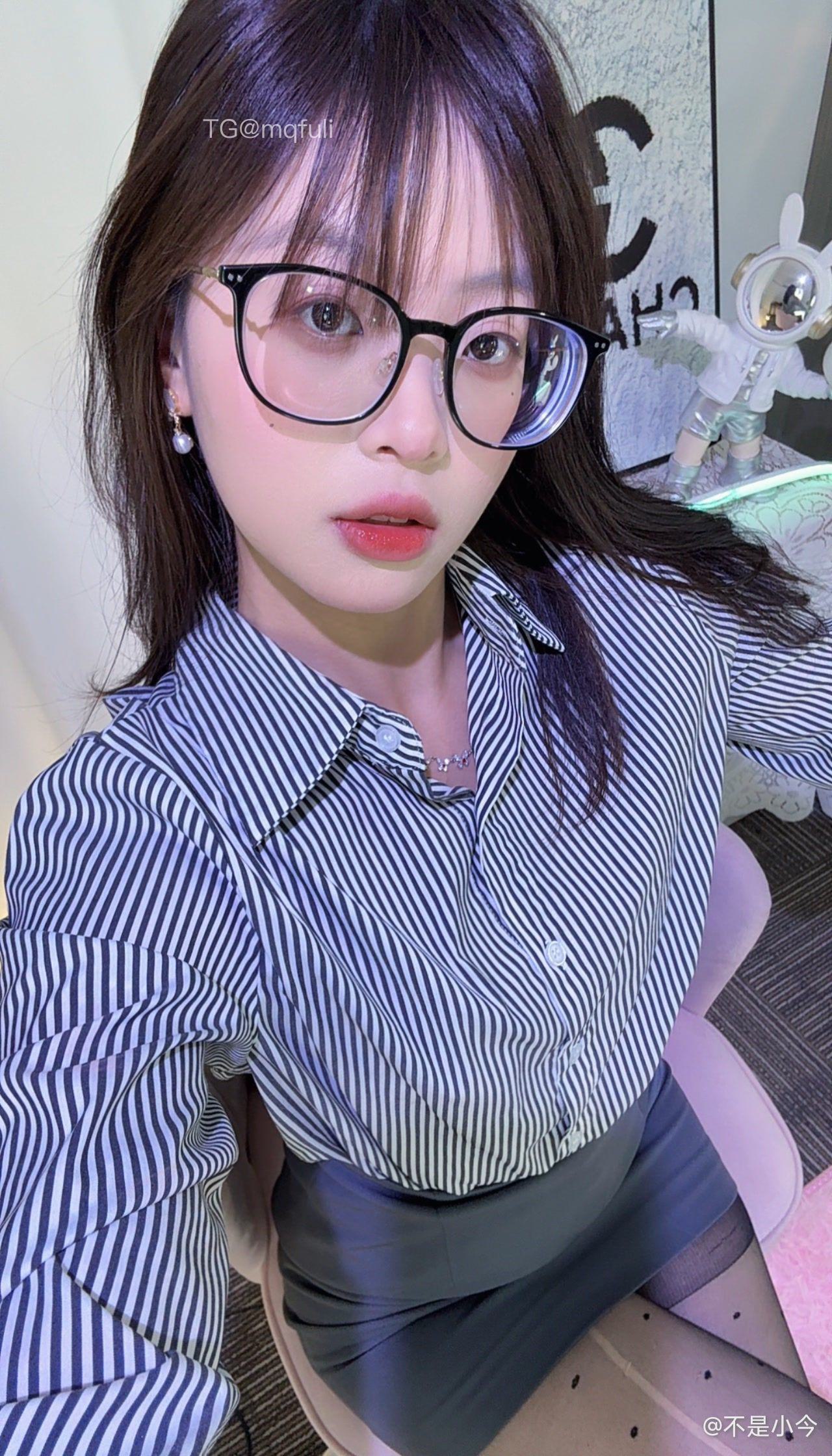 抖音 不是小今 微密圈  NO.001期 【52P12V】