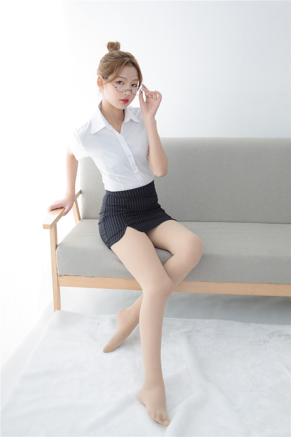 JKFUN-037《OL一定要搭配眼镜》50D肉丝 匿名 [